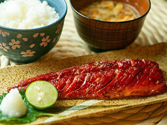 飯田商店の大人気、骨取り漬け魚シリーズ5種セット
創業100年の飯田商店だから作れるこだわりの逸品です。骨取りだから子供から大人まで安心してお召し上がり頂けます。