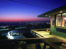 日本夕日百選の宿に選定されたお店
レストランからは九十九里が一望！
離れには宿泊施設があります。